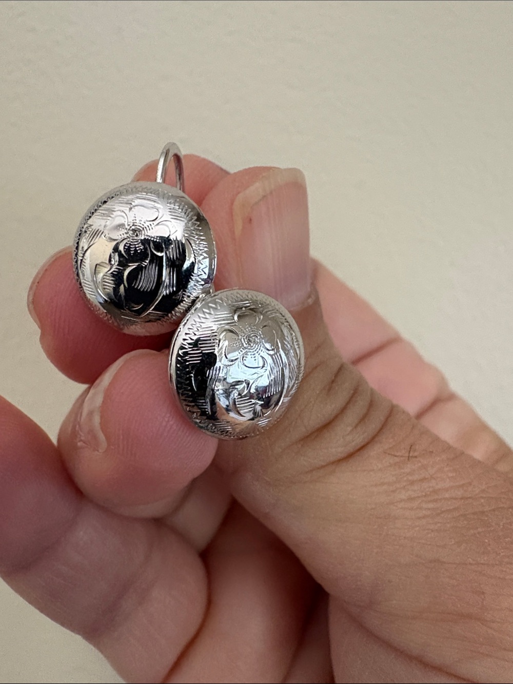 Vintage estate jewelry Sterling silver Floral Engraved Screw-Back Earrings